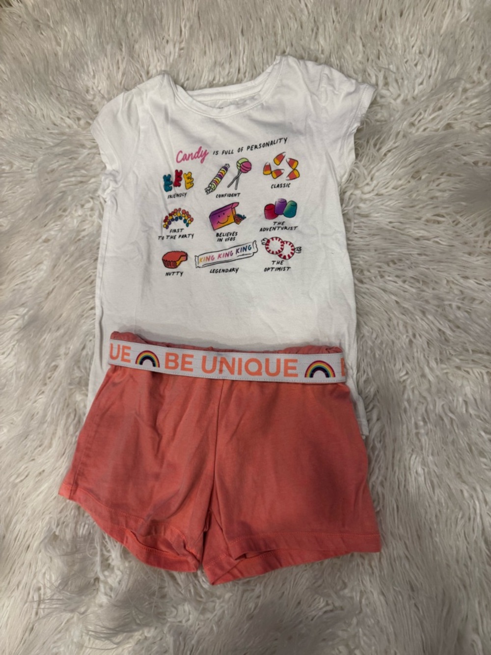 White Candy Gap Kids Graphic Tee & Coral 'Be Unique' Waistband Shorts Set